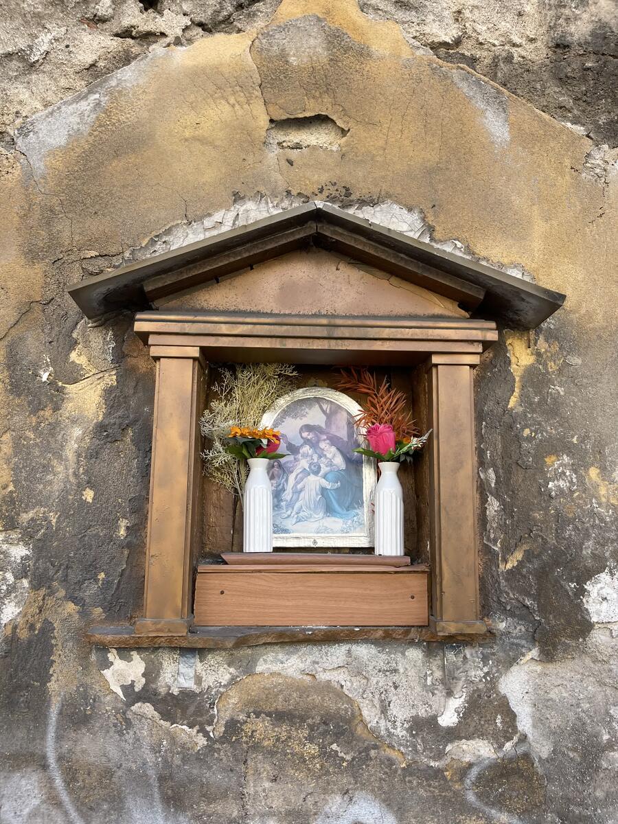 Nicchia con foto di Gesù