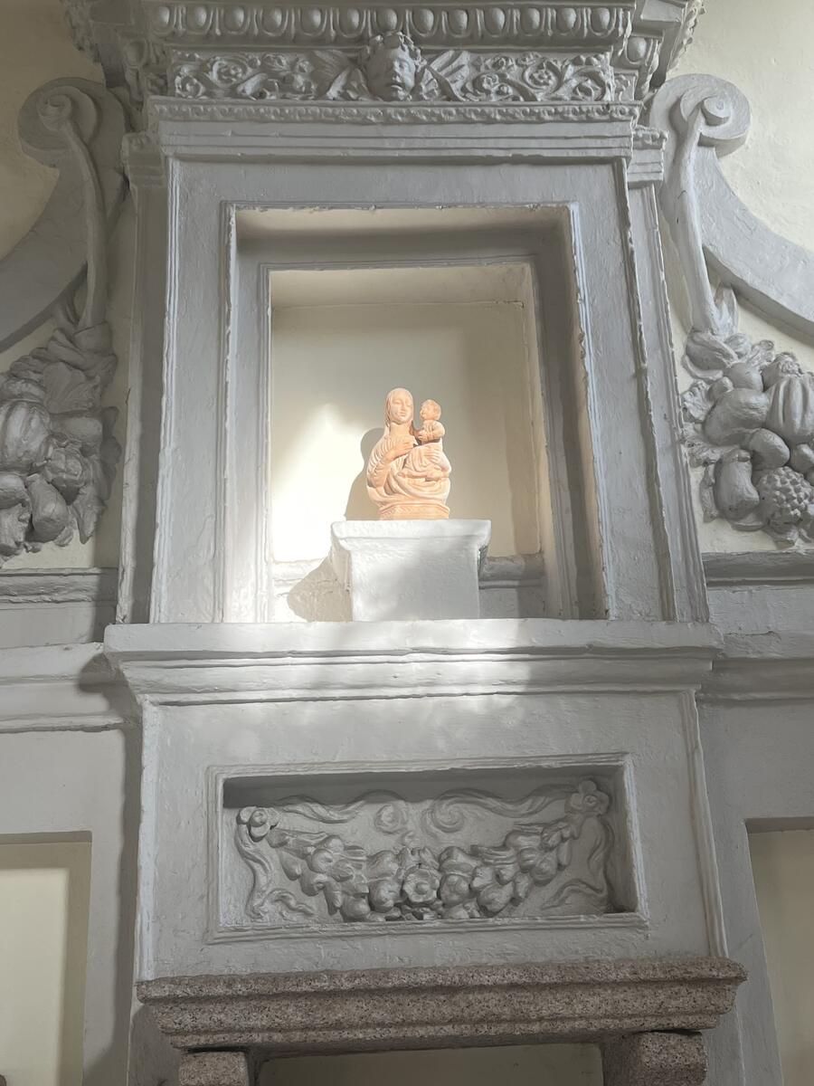Statuina della Madonna con Gesù bambino