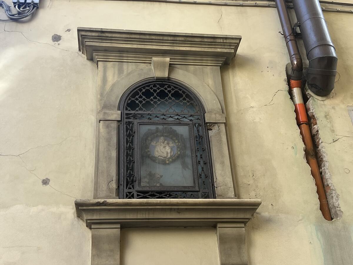 Tabernacolo con Madonna e Gesù bambino