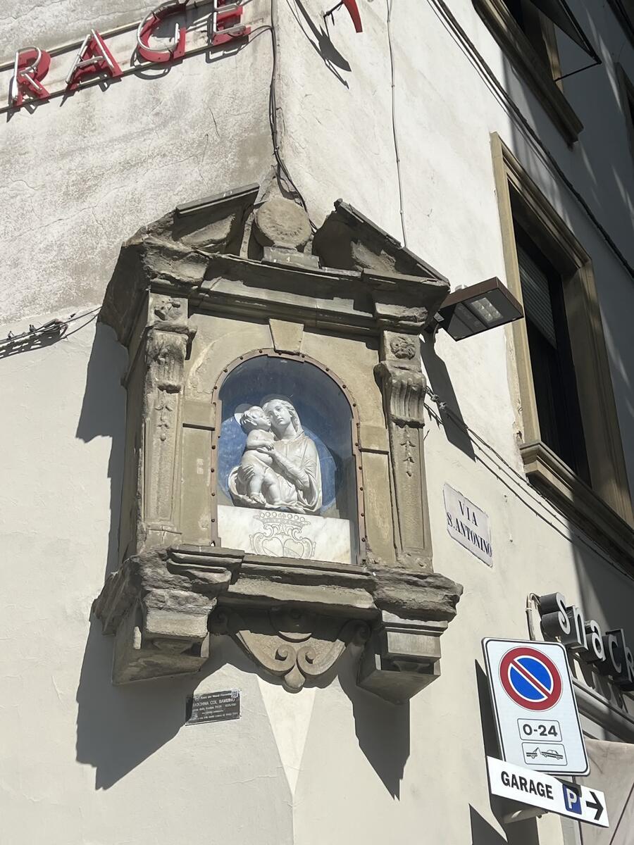 Tabernacolo con Maria e Gesù bambino