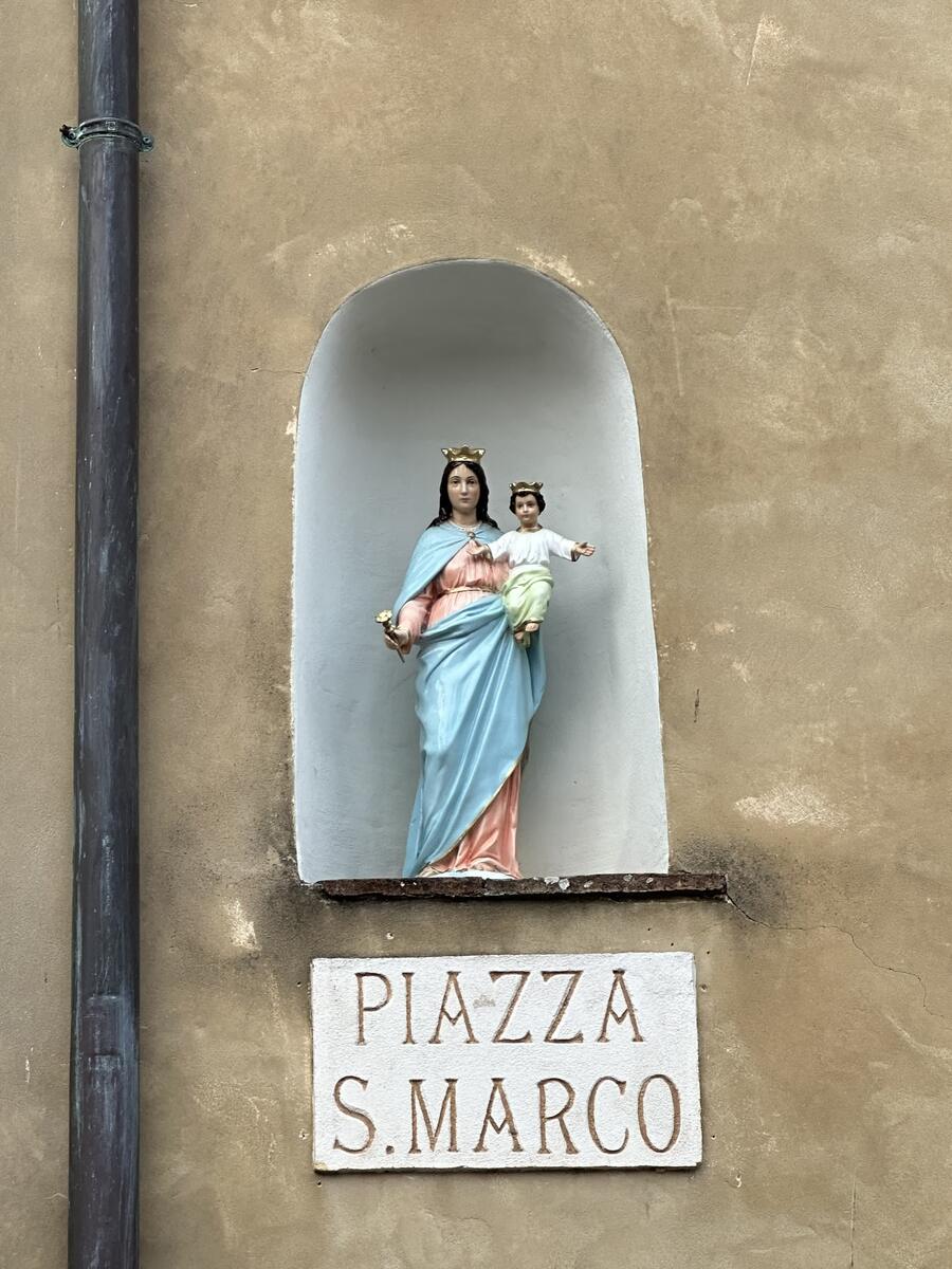 Statuina della Madonna con Gesù bambino