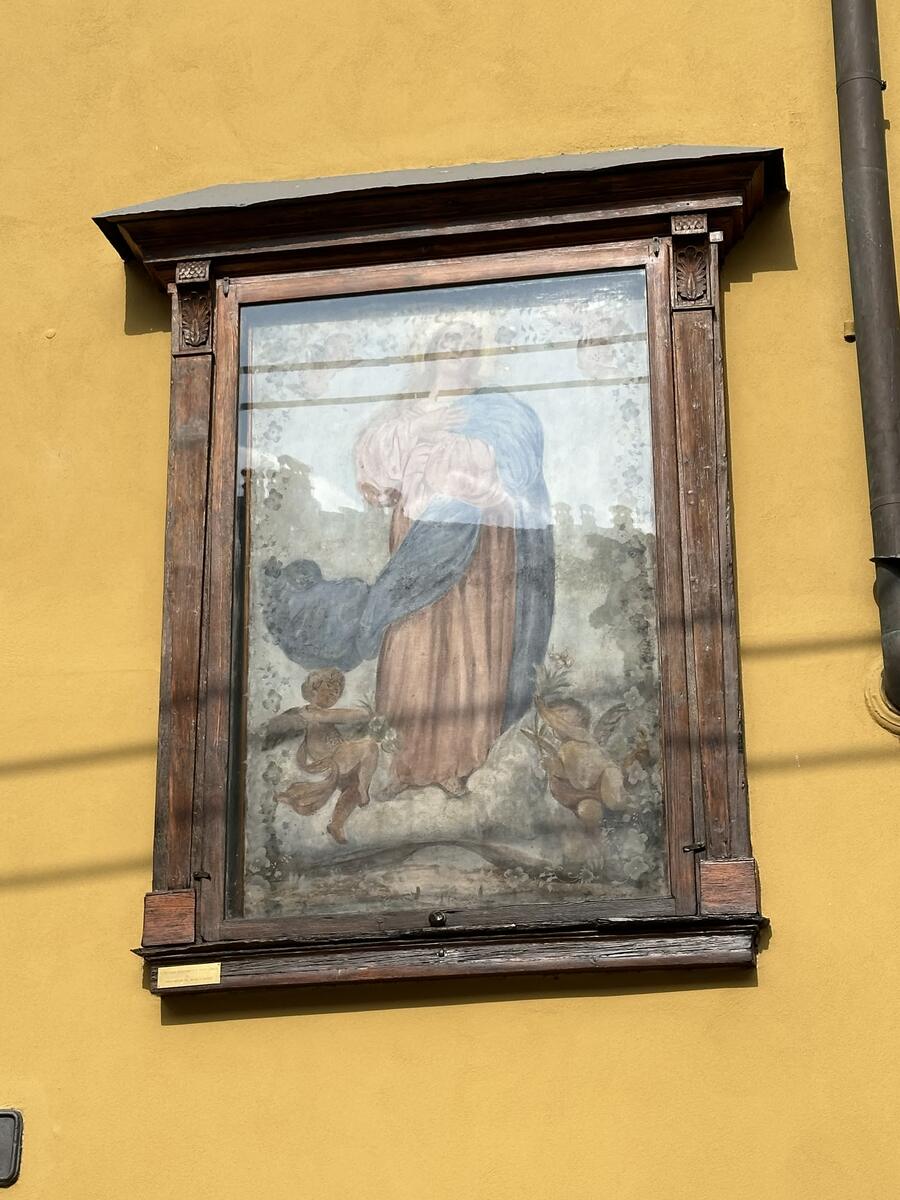 Quadro della Madonna con due angeli ai piedi