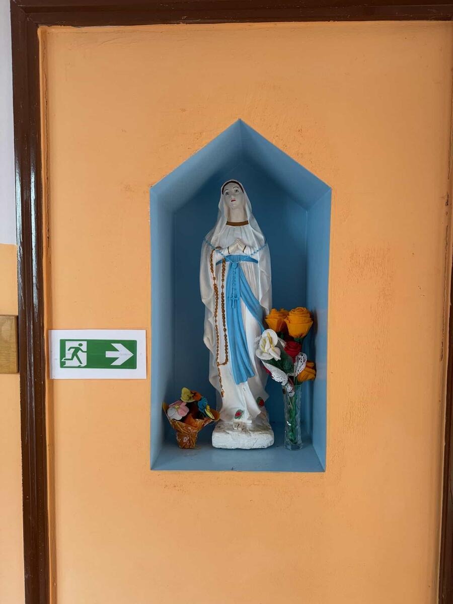 Nicchia con Statuina della Madonna