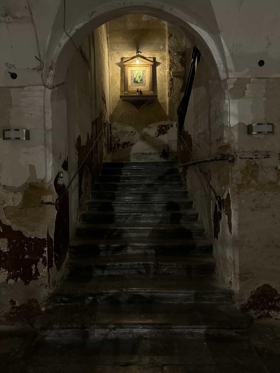 Altarino con quadretto della Madonna