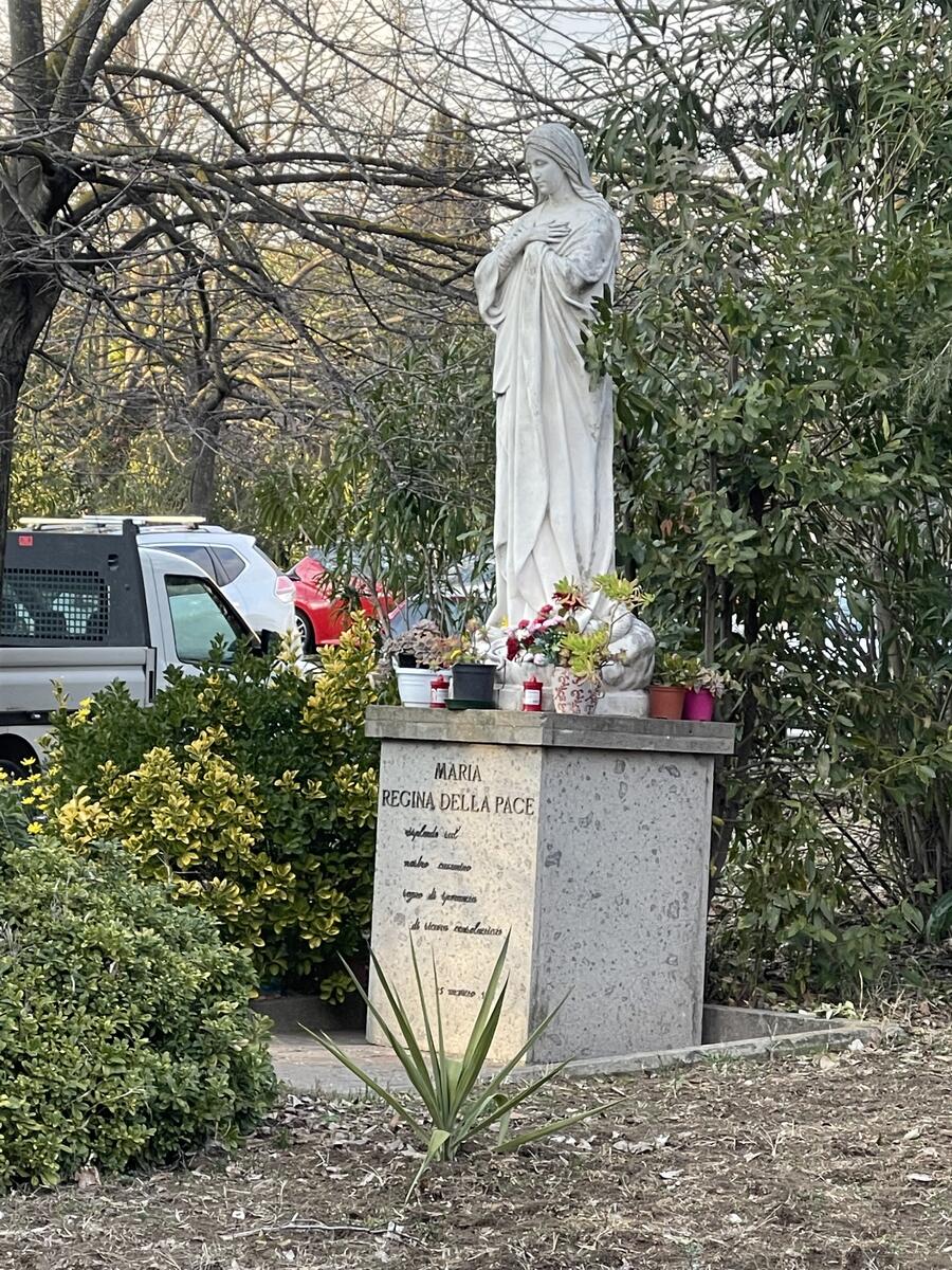 Statua Maria Regina della Pace
