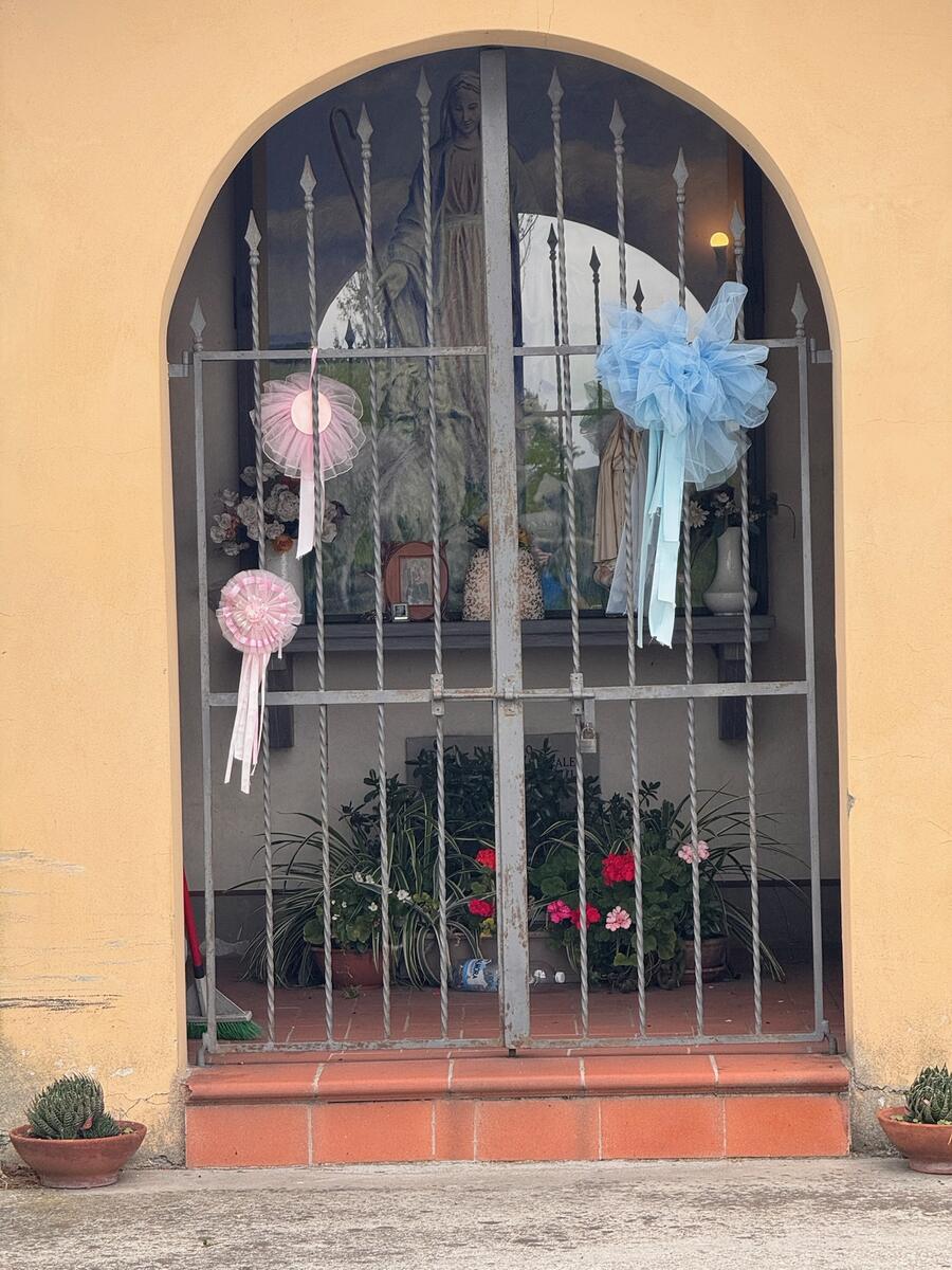 Altarino con quadro della Madonna
