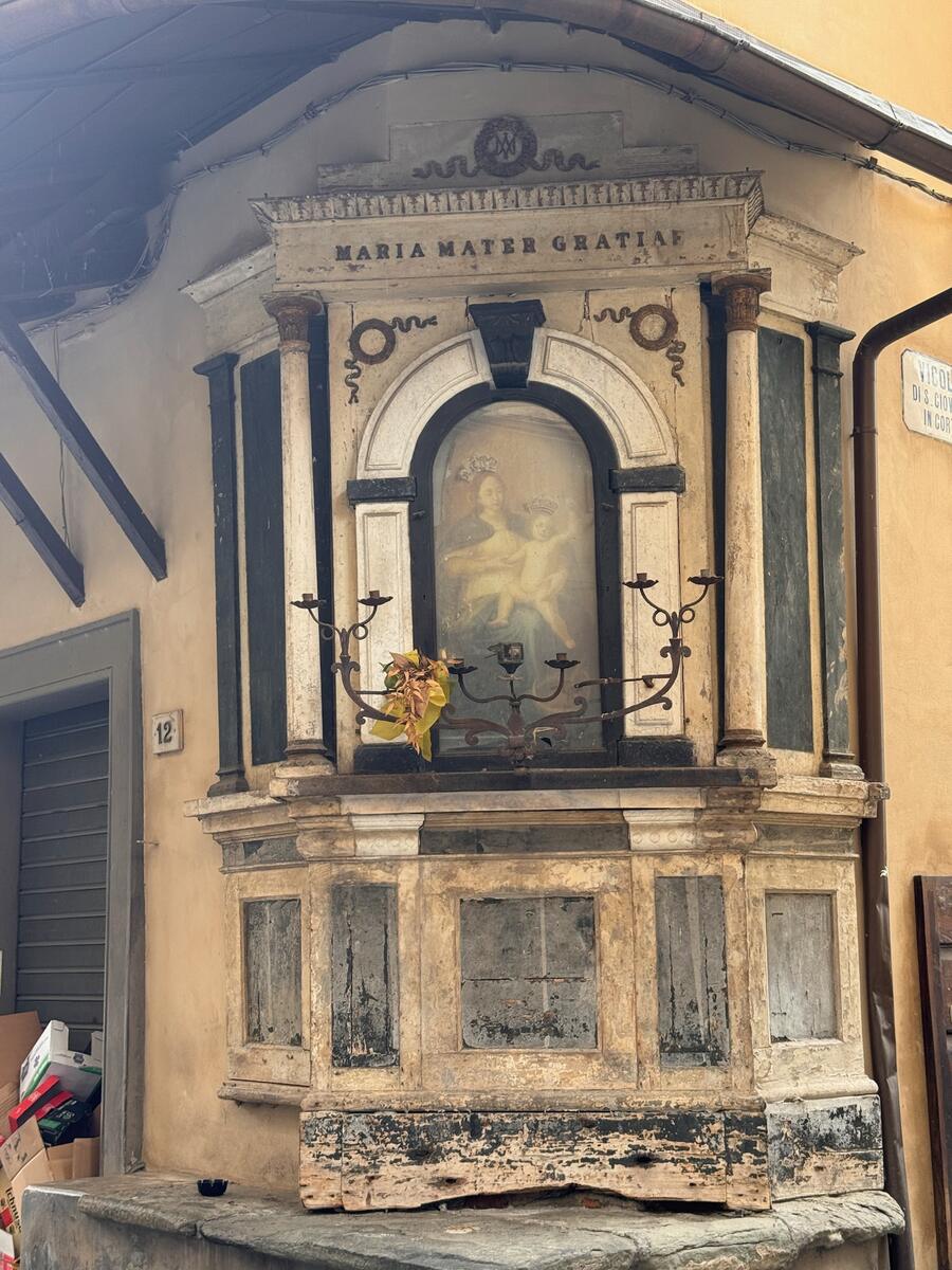 Altarino della Madonna con Gesù bambino