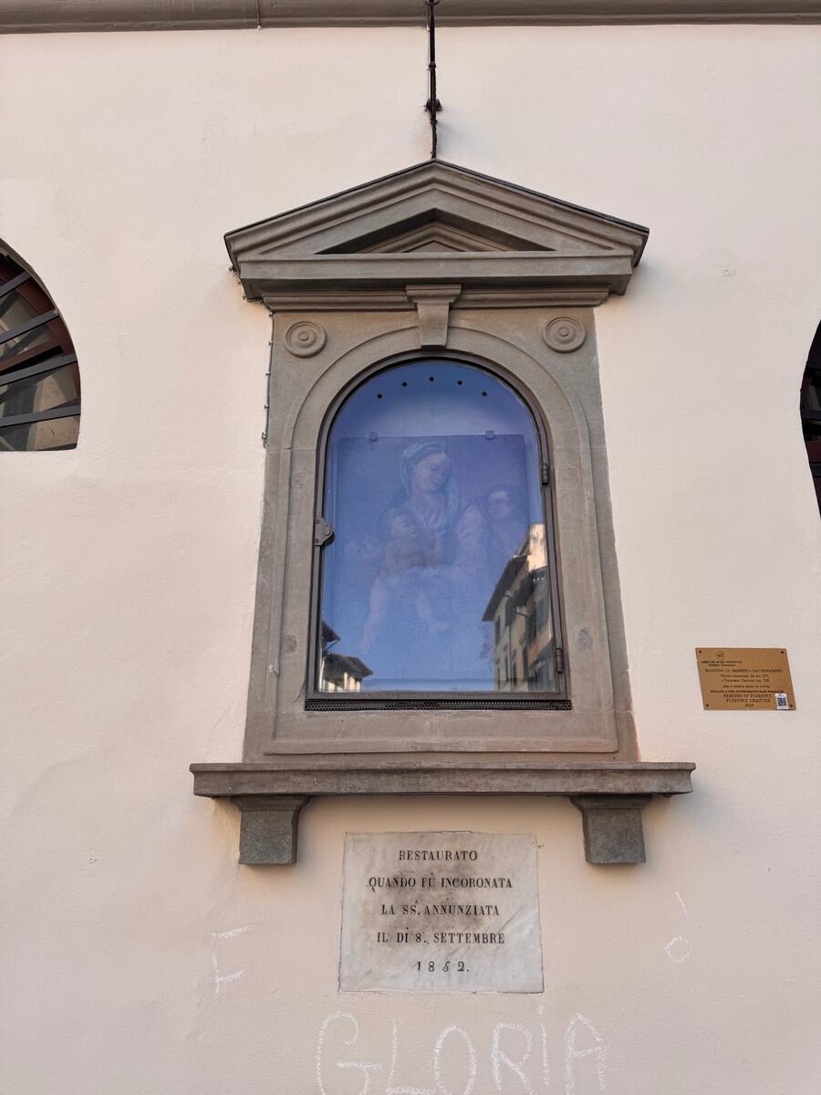 Nicchia con quadro della Madonna
