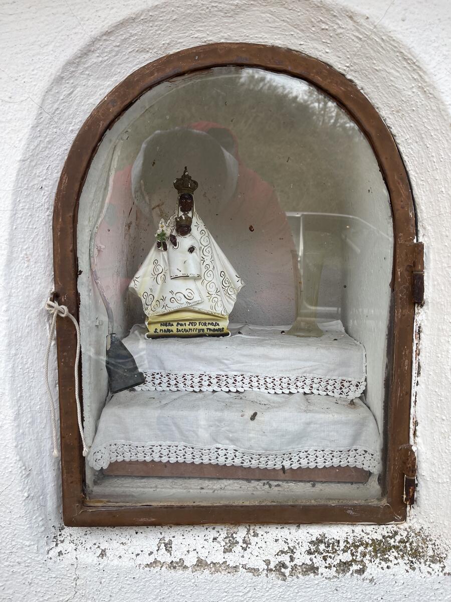 Nicchia con Madonna nera del Tindari