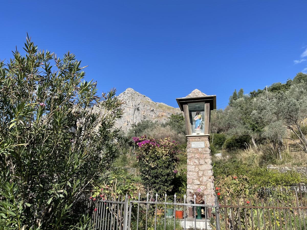 Altarino statua Madonna
