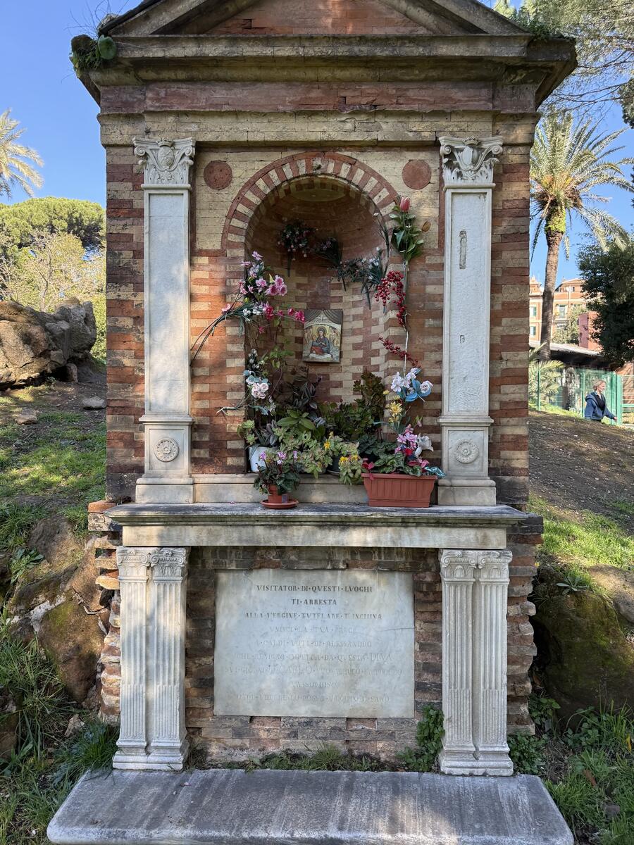 Altarino con quadretto della Madonna