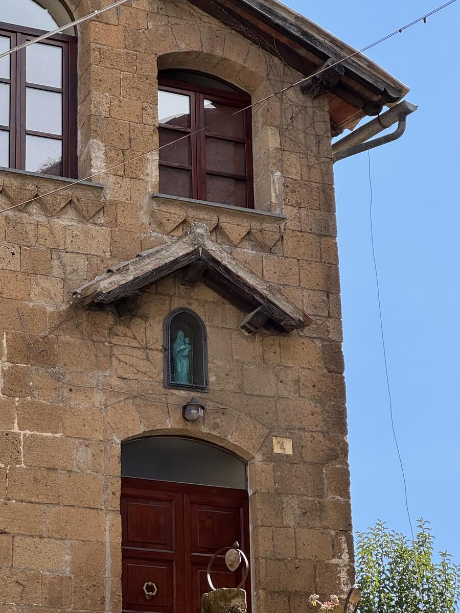 Statuina della Madonna con Gesù bambino