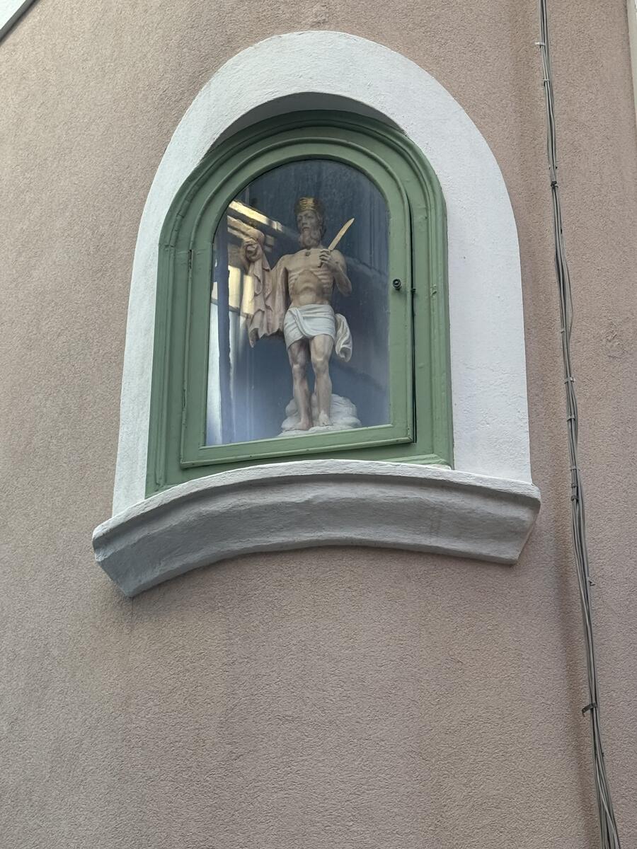 Nicchia con Santo