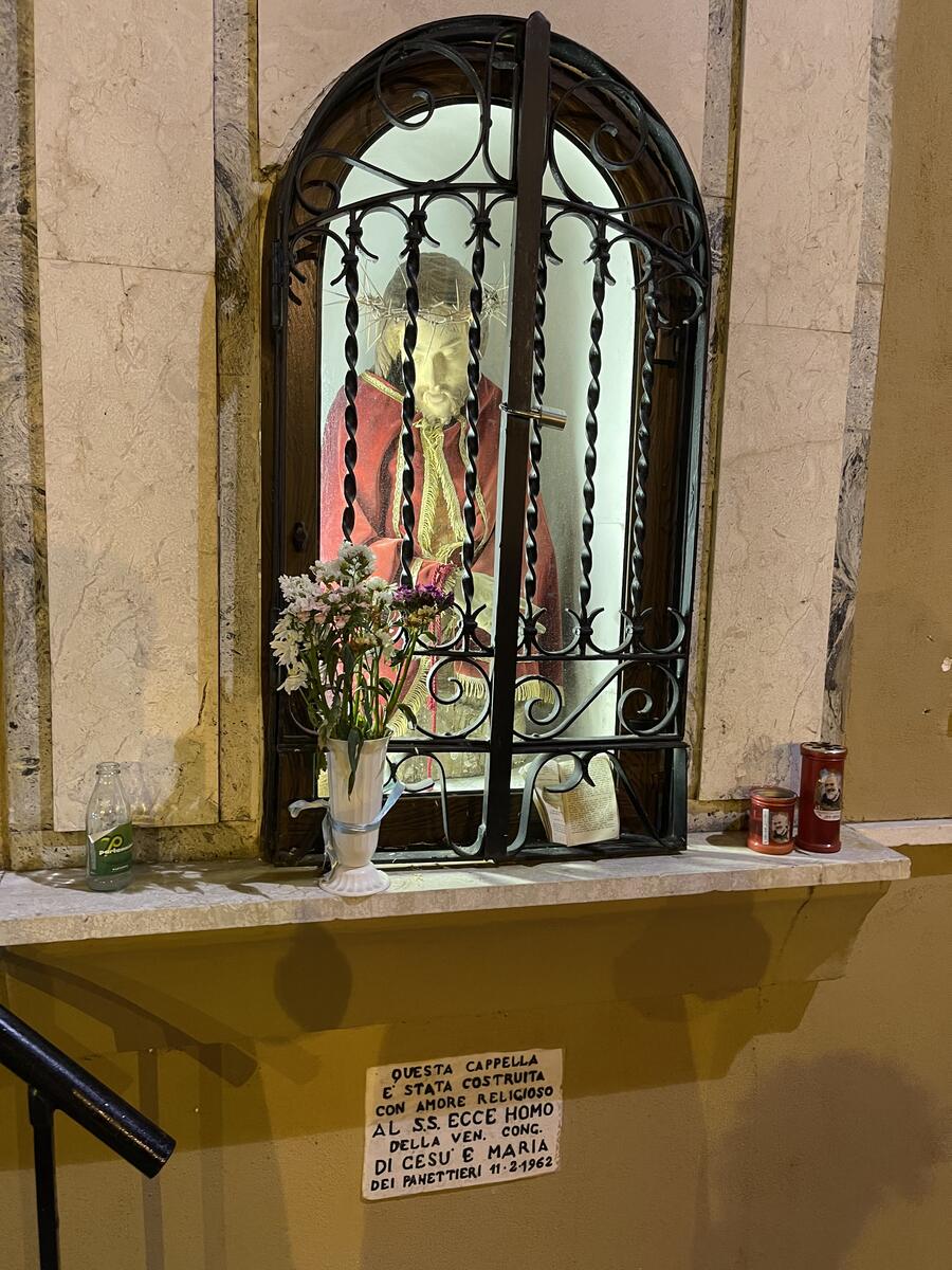 Nicchia con busto di Gesù