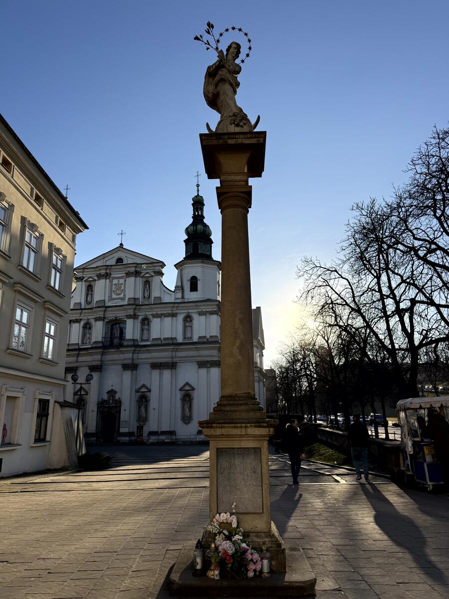 Statua