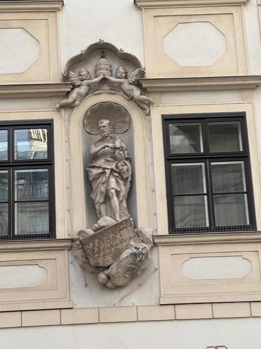 Statua Santo con angeli