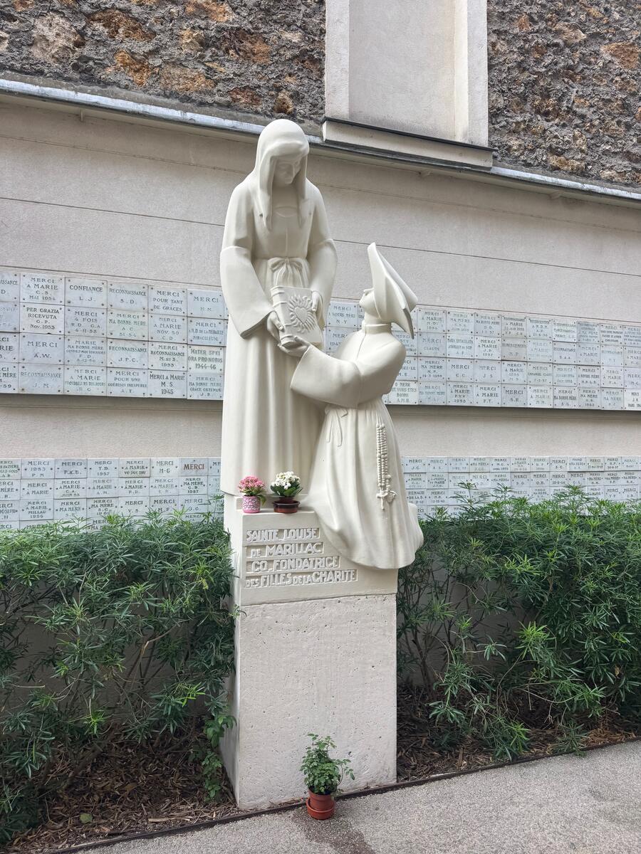 Statua Sainte Louise de Marillac