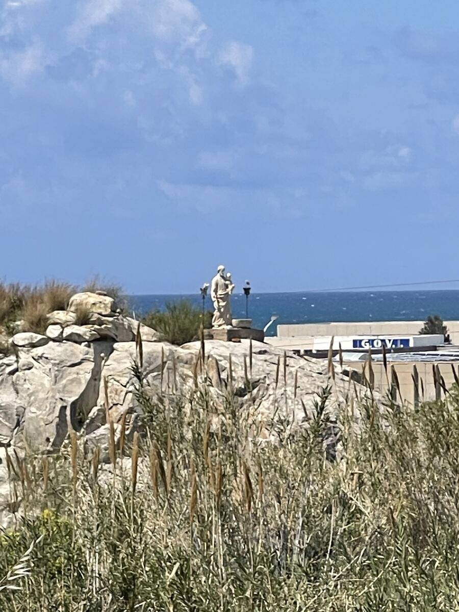 Statua