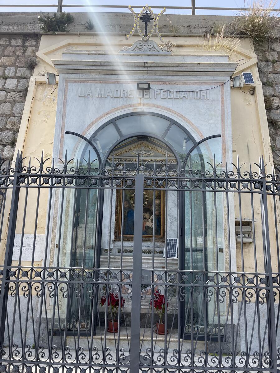 Altarino con quadro della Madonna