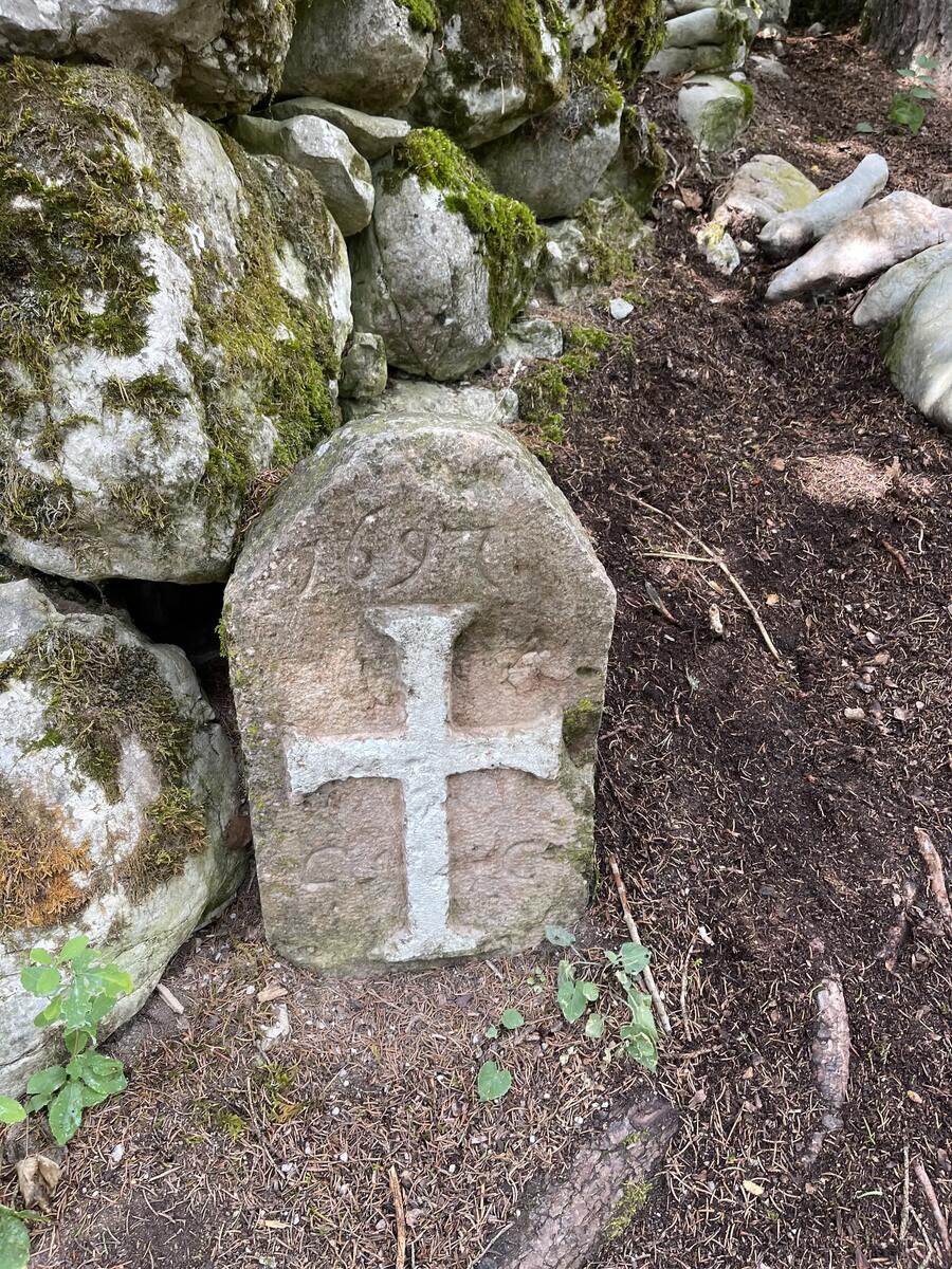 Croce su pietra